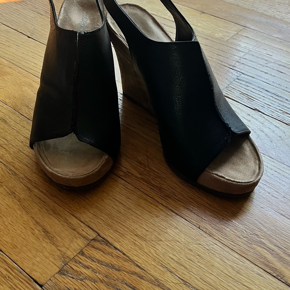 AEROSOLES Black Wedge Sandals with Slingback